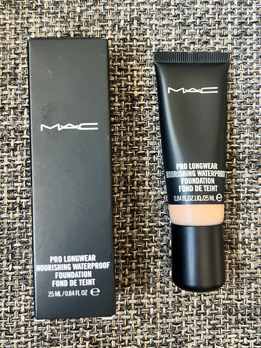 MAC Pro Longwear Nourishing Waterproof Foundation - NW25